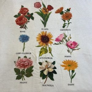 Fifth Sun XL cream tshirt with flowers.